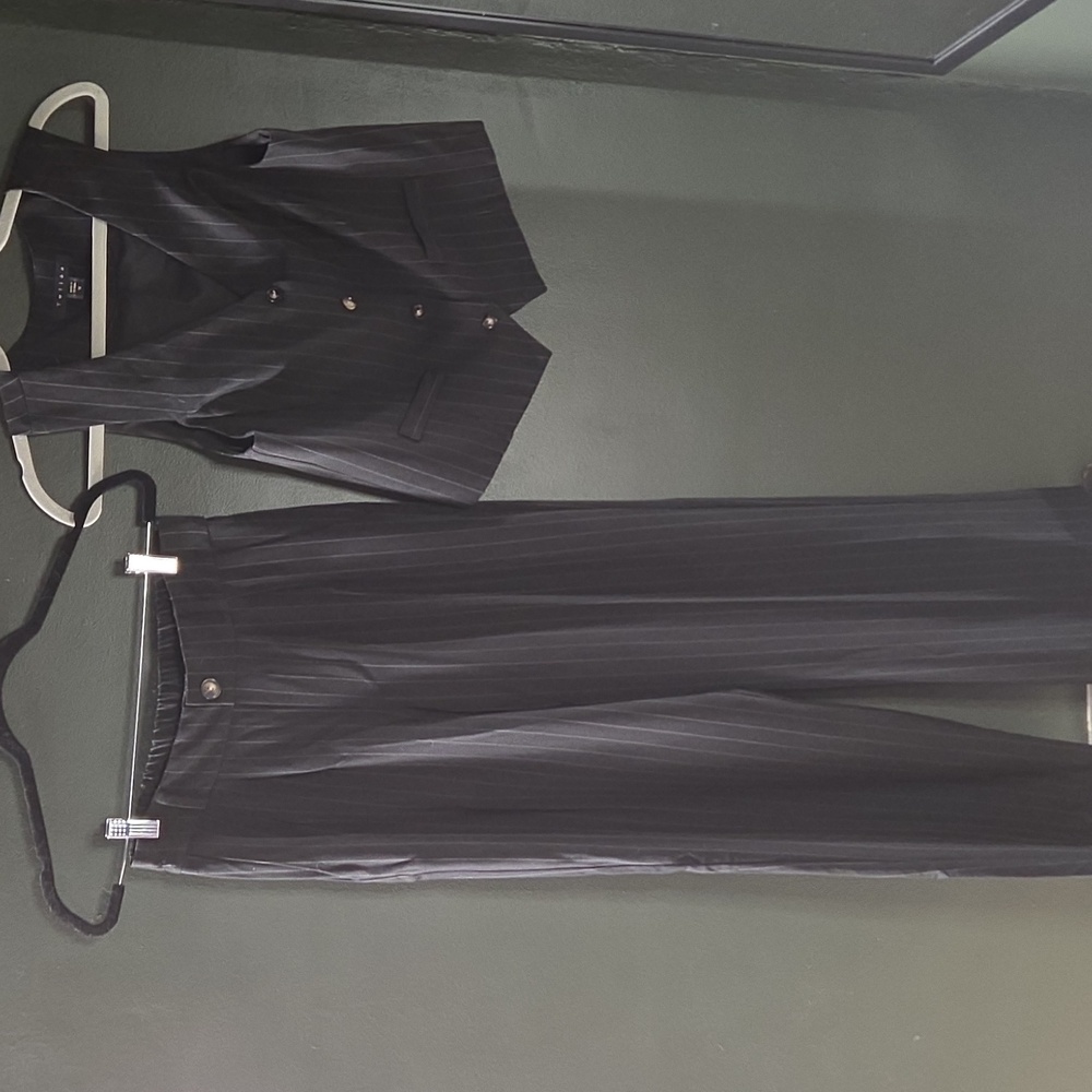 Elegant Black Pinstripe Women's Pantsuit Set Size M - Picture 2 of 4